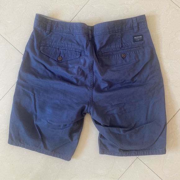 Navy Quiksilver short size 32 - Picture 2 of 2